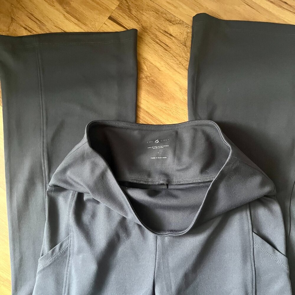 Lou & Grey Flare Leggings Gray Size S - Picture 3 of 7